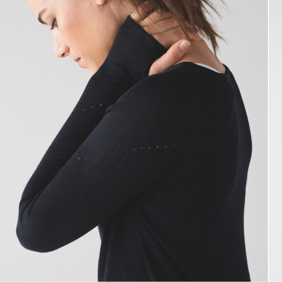Lululemon NWT Yin Time black Long sleeve shirt size 8 (small flaw) - Picture 2 of 16